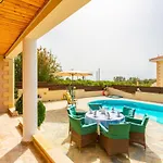 Villa Constantinos