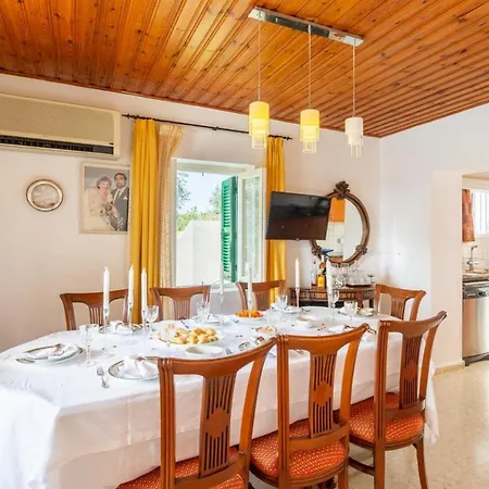 Constantinos Villa *