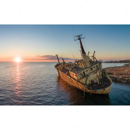 Constantinos Villa *