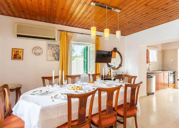 Constantinos Villa *