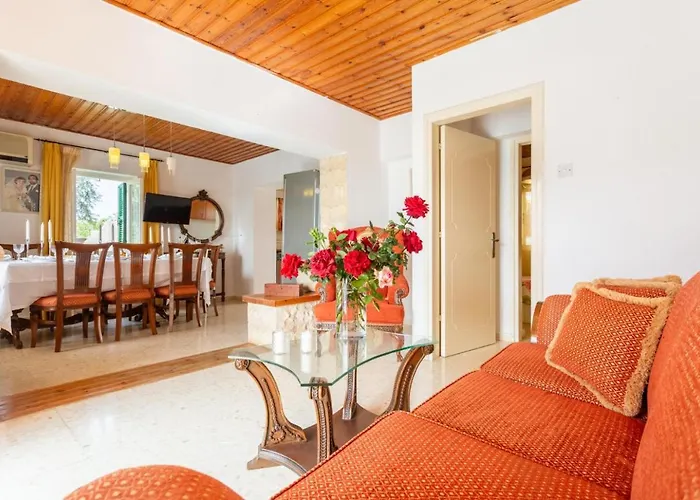 Villa Constantinos *